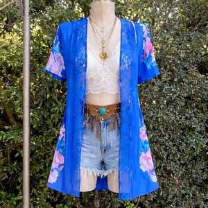 NWT In Bloom Blue Floral Kimono – Women’s Size Small – Robe Coverup